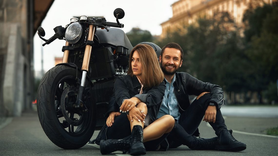 Équipement essentiel pour un voyage à moto : Préparez-vous pour l’aventure sur deux roues